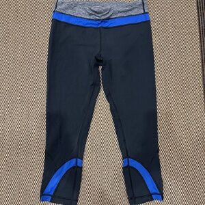 LULULEMON LADIES CROPPED WORKOUT PANTS LEGGINGS SIZE 8